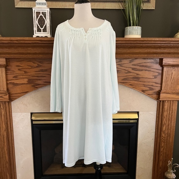 Miss Elaine Women's Brushed Honeycomb Long Sleeve Round Neck Long‎ Nightgown M - Picture 1 of 11